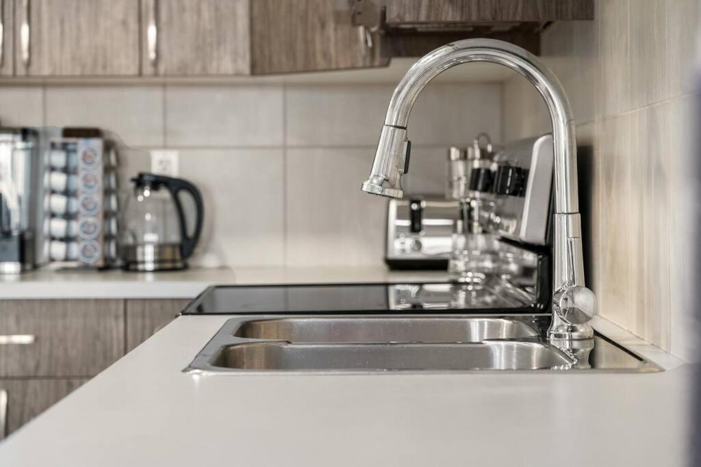 Apartment Modern Basement Gem: 2 Bedroom Retreat *