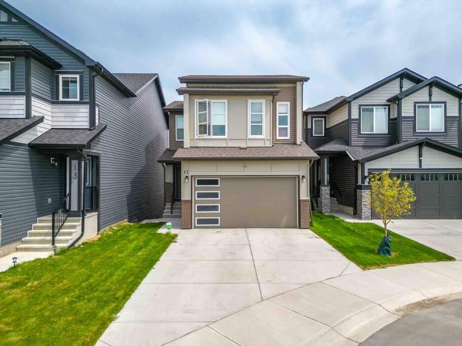 Modern Basement Gem: 2 Bedroom Retreat Apartment *