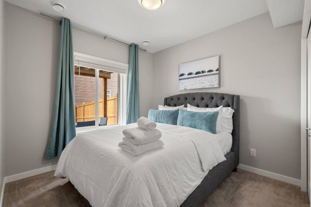 Modern Basement Gem: 2 Bedroom Retreat *