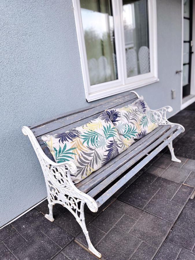 Guest house Banff Garden Suite&2mins Bus Station Close Lrt& Free Parking *