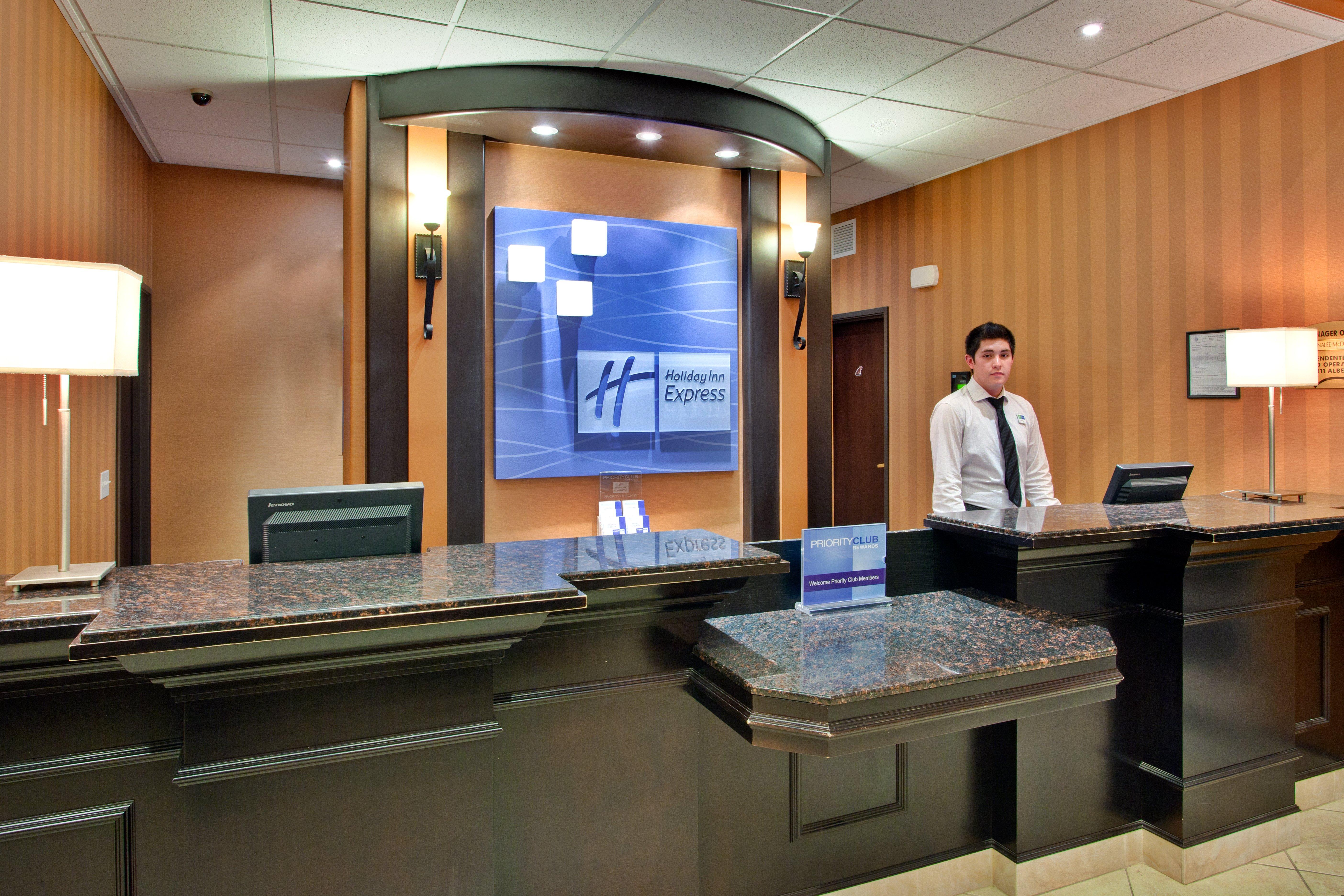 Express Airport By Ihg Hotel 3*