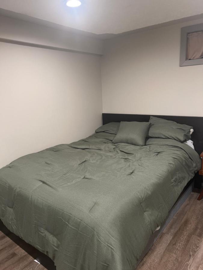Homestay Spacious & Living Area In Nw! Calgary