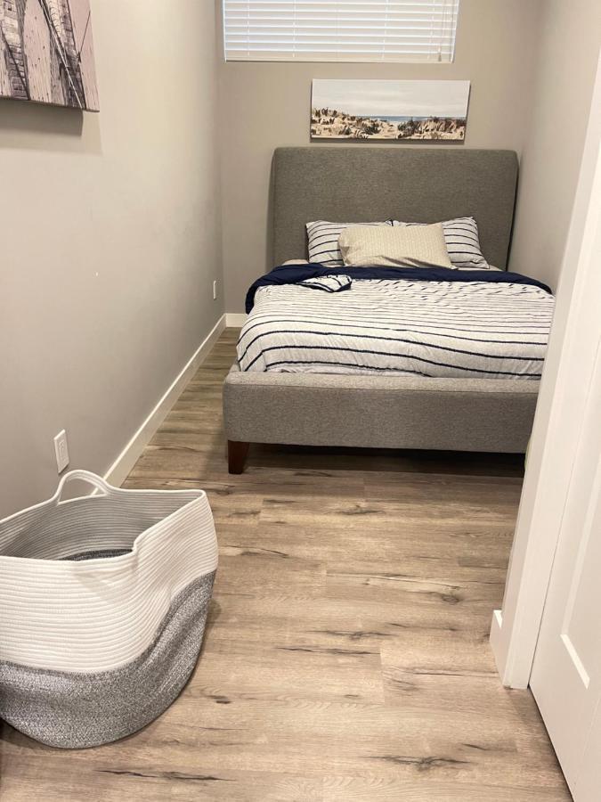 Guest house Cozy Basement Calgary