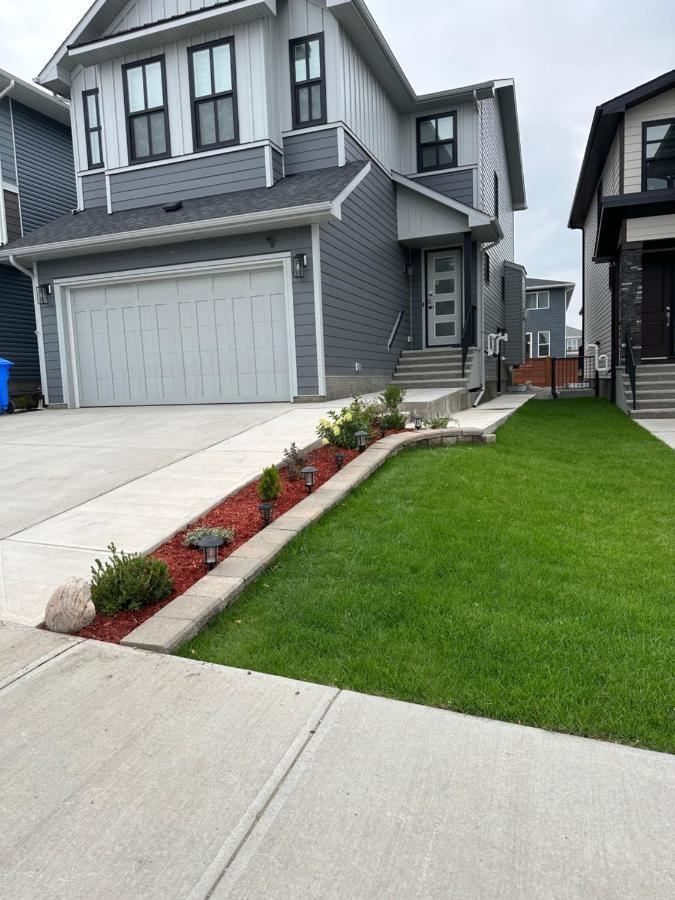Holiday home 2 Bedroom 2 Washrooms Brand New Beautiful & Cozy Calgary