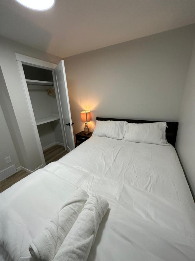 Holiday home 2 Bedroom 2 Washrooms Brand New Beautiful & Cozy Calgary