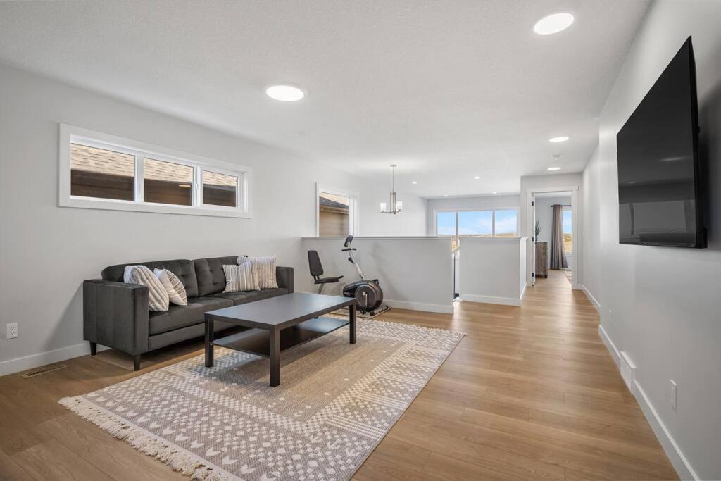 Bright & Spacious 3 Beds Luxury In Se *