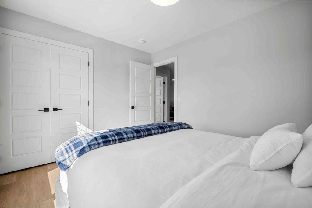 Holiday home Bright & Spacious 3 Beds Luxury In Se Calgary