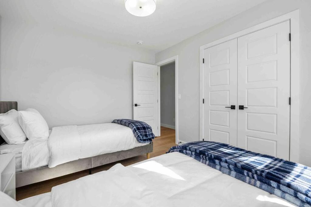 Bright & Spacious 3 Beds Luxury In Se * Calgary