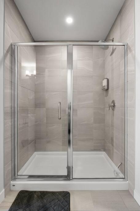 Bright & Spacious 3 Beds Luxury In Se *