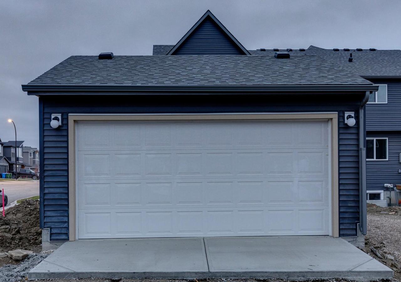 Holiday home Neutral Living/6beds/4bedrooms+1bunos/with Basement And Fireplace/free Parking On Premises Calgary