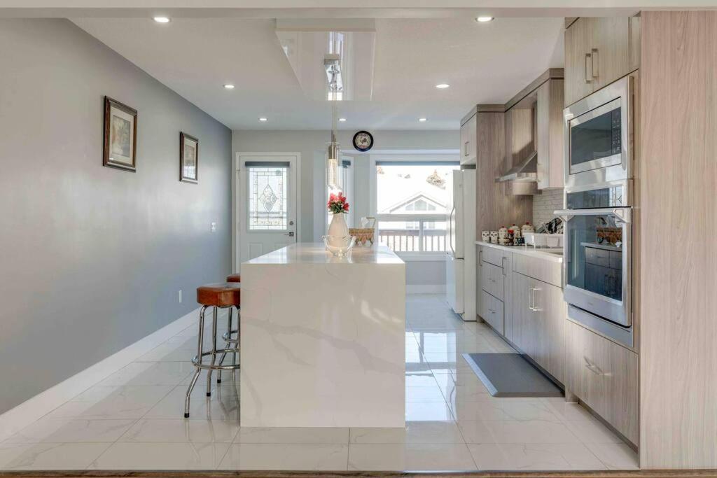 Rare Find Fully Renovated 6 Bedroom 3 Bath And Both Levels Chalet