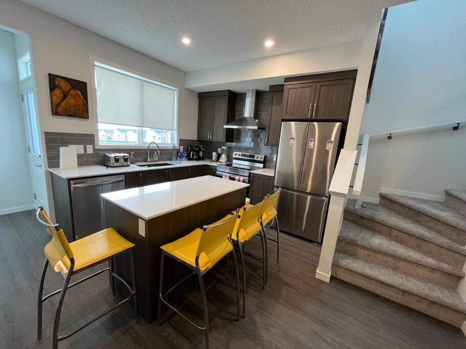 Brand New 4-bed House * Calgary