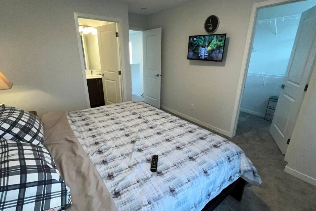 Brand New 4-bed House Apartment *
