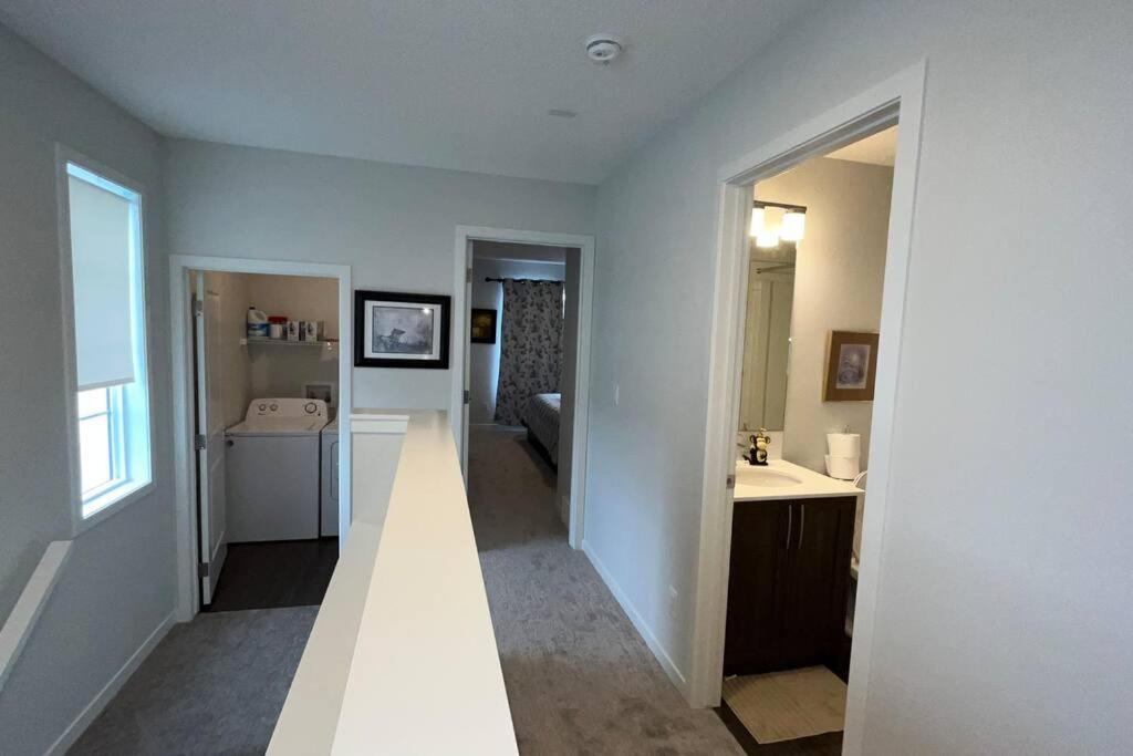Brand New 4-bed House * Calgary