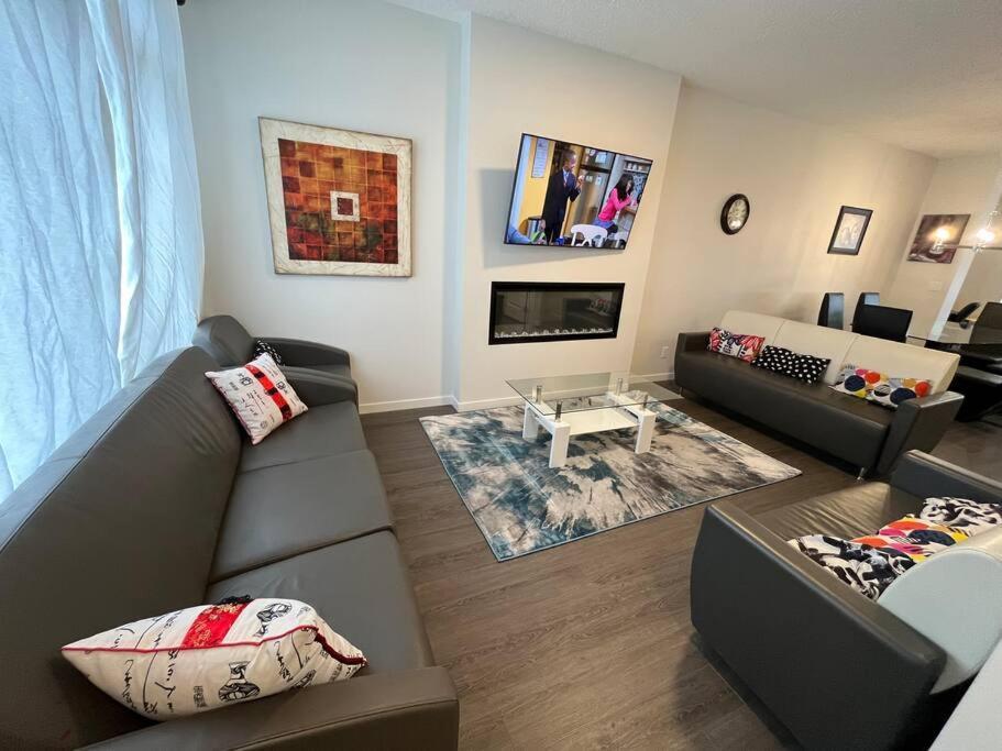 Brand New 4-bed House Apartment Calgary