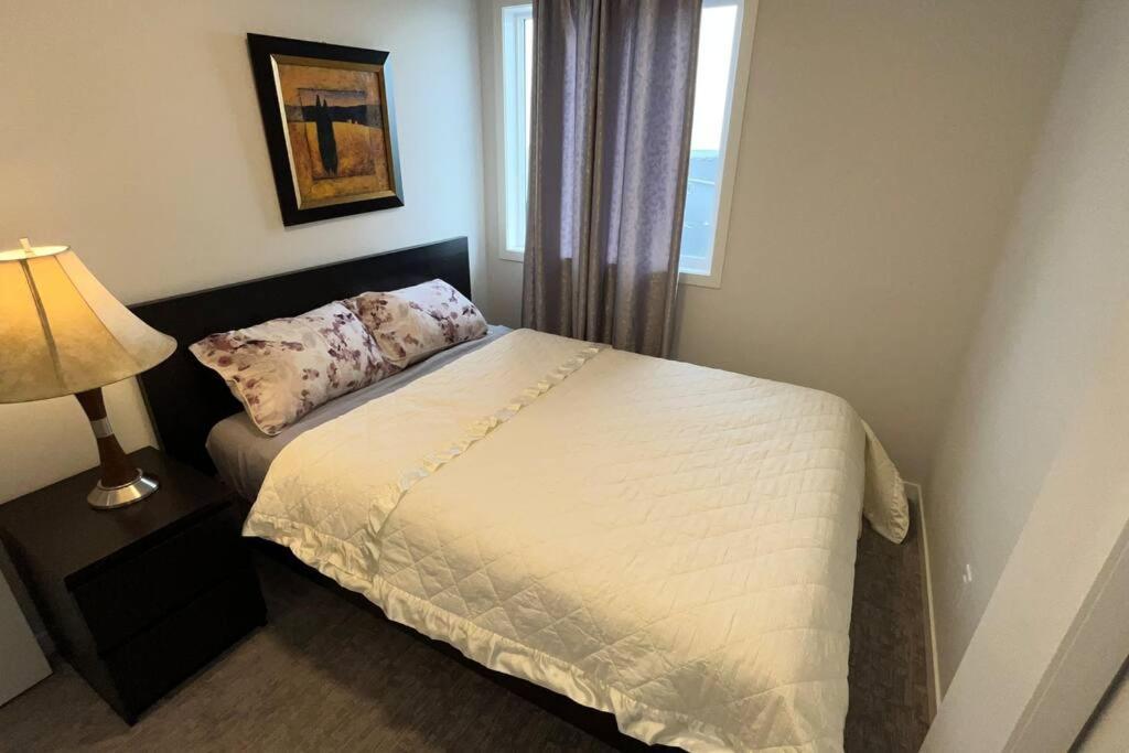 Brand New 4-bed House * Calgary