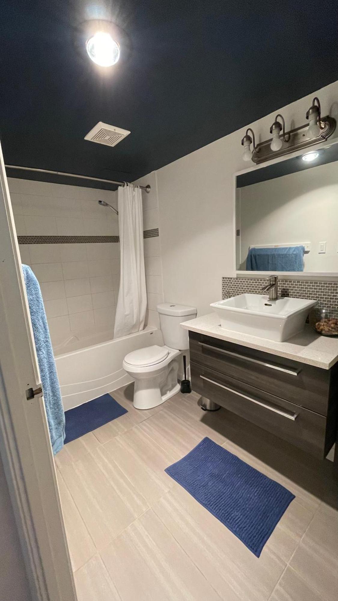 Cosy Place In Downtown With Free Parking - Self Entrance Calgary