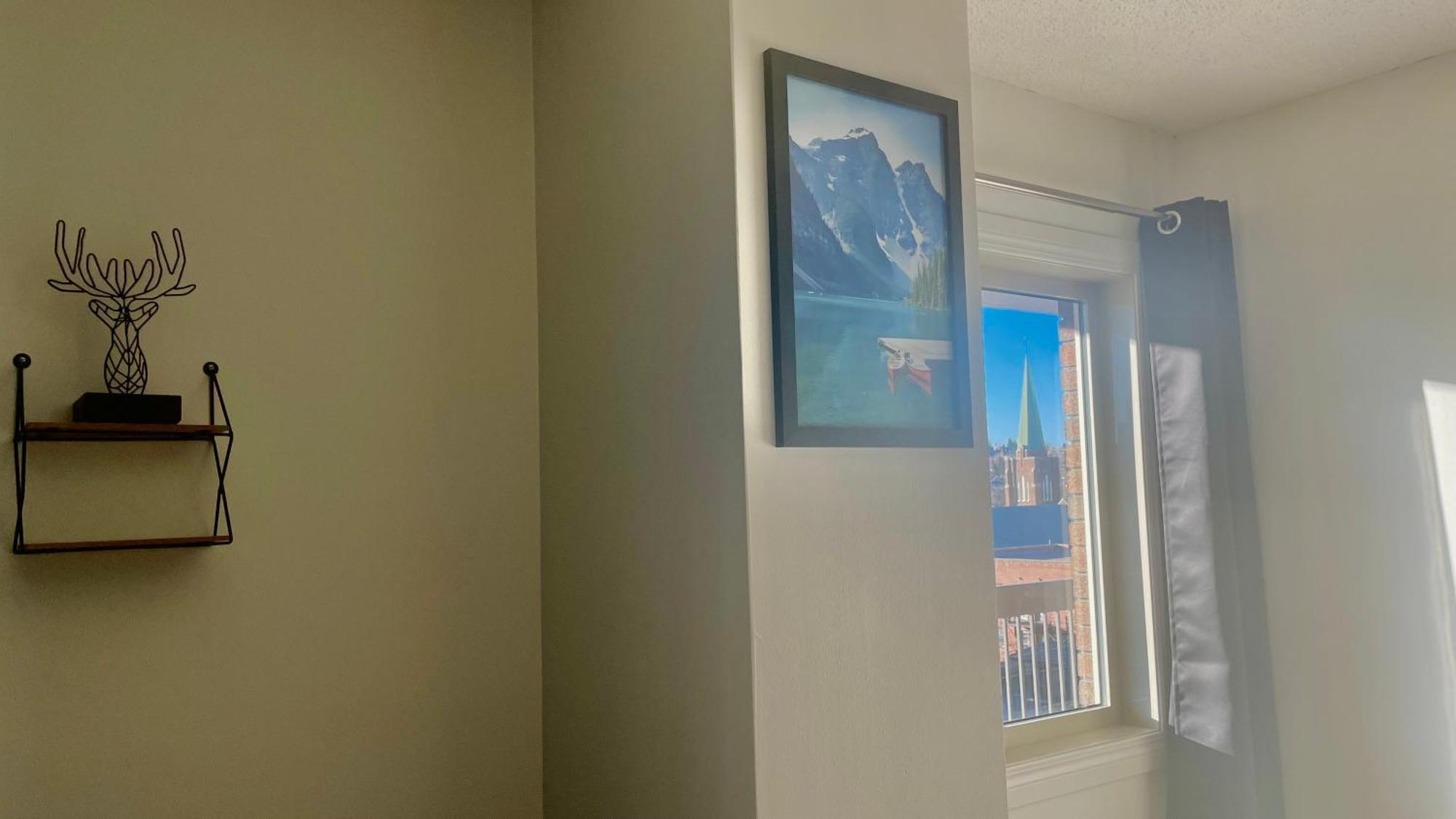 Cosy Place In Downtown With Free Parking - Self Entrance Homestay Calgary