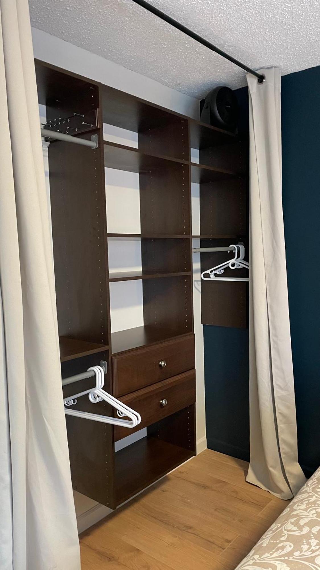 Homestay Cosy Place In Downtown With Free Parking - Self Entrance Calgary