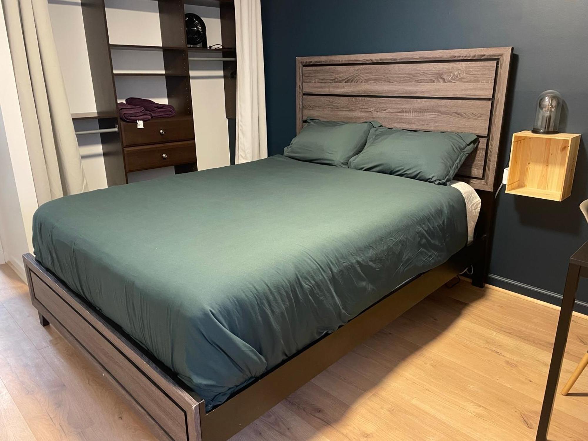 Cosy Place In Downtown With Free Parking - Self Entrance Homestay Calgary