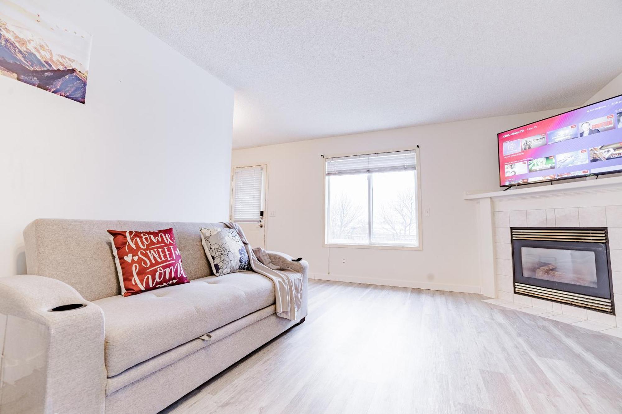 Walkout Basement Suite, 2 Bdr 4bd, Bright And Spacious *
