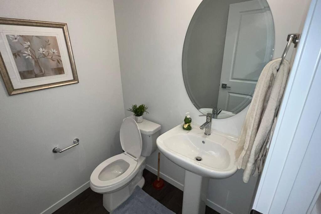 Brand New 4-bed House Calgary