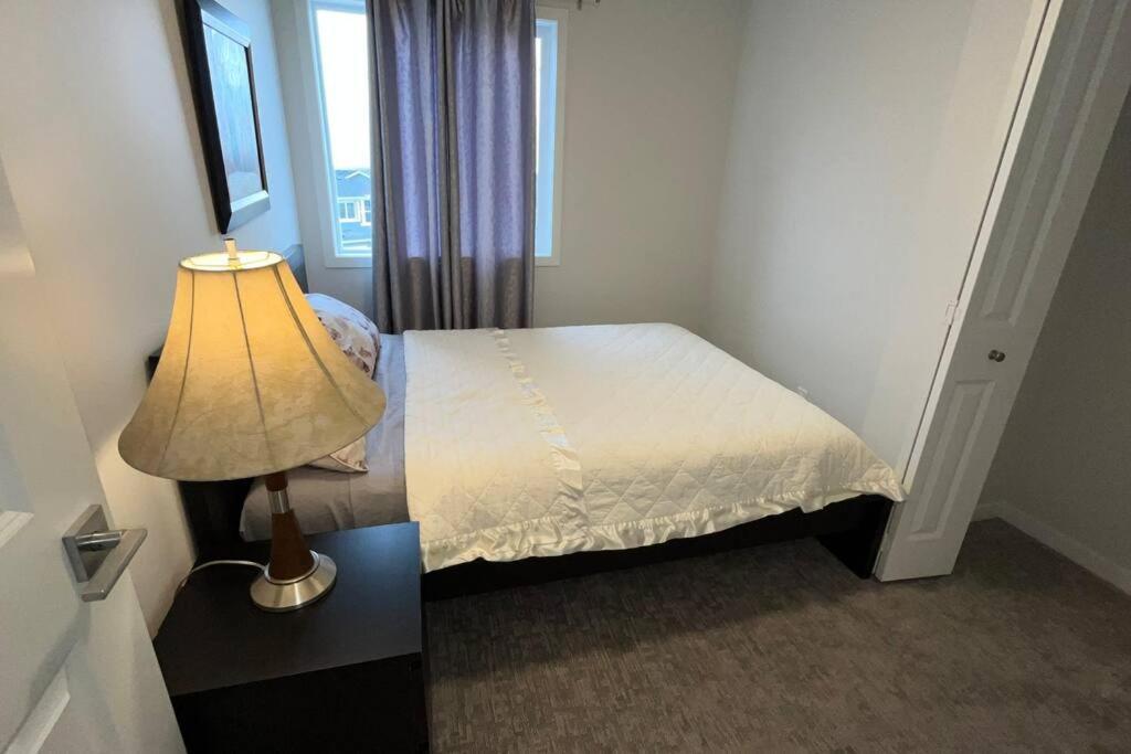 Brand New 4-bed House * Calgary