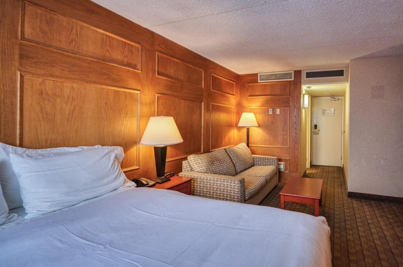 Amenida Residences, 3*