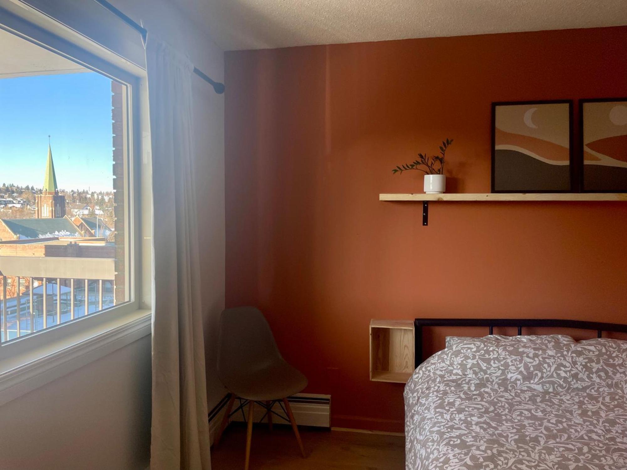 Homestay Cosy Place In Downtown With Free Parking - Self Entrance Calgary