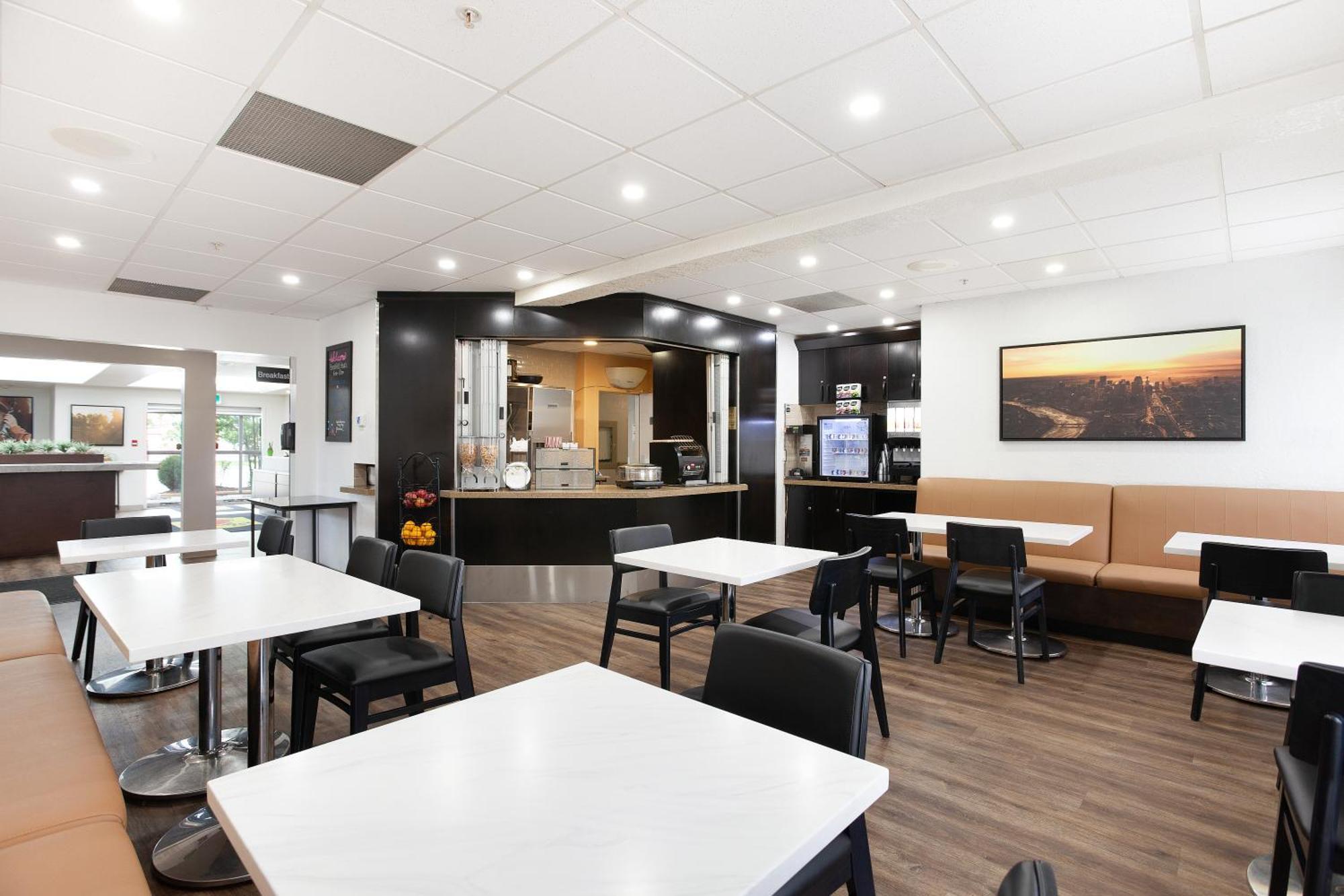 Super 8 By Wyndham Shawnessy Area