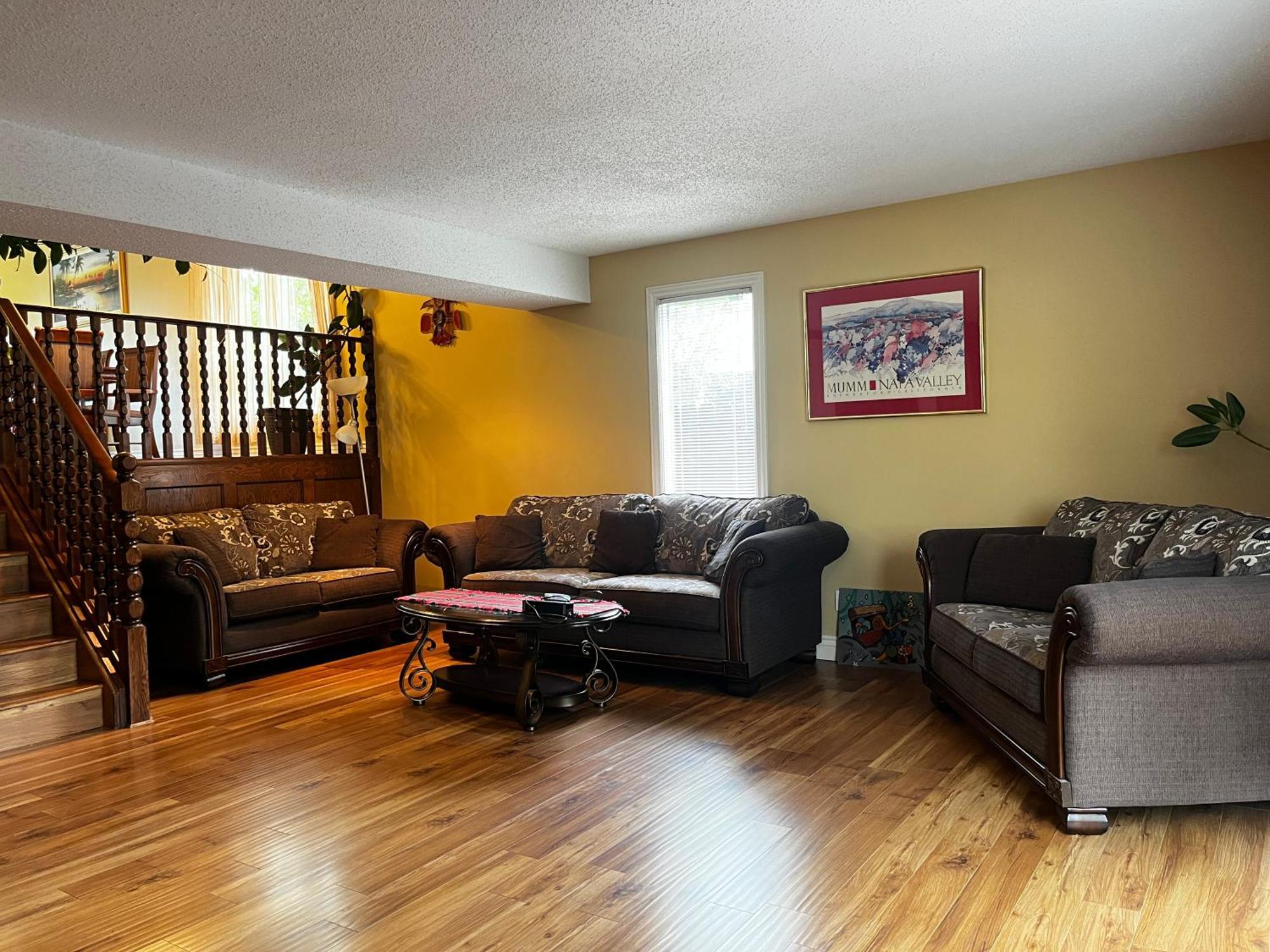 Beautiful Close Airport! Homestay Calgary