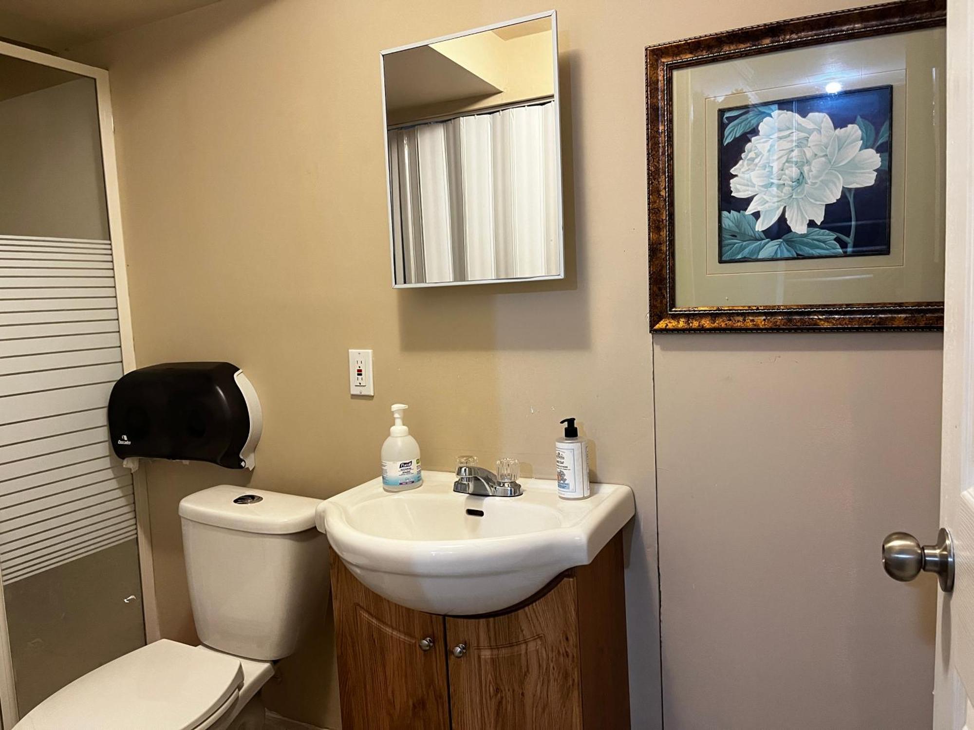 Homestay Beautiful Close Airport! Calgary