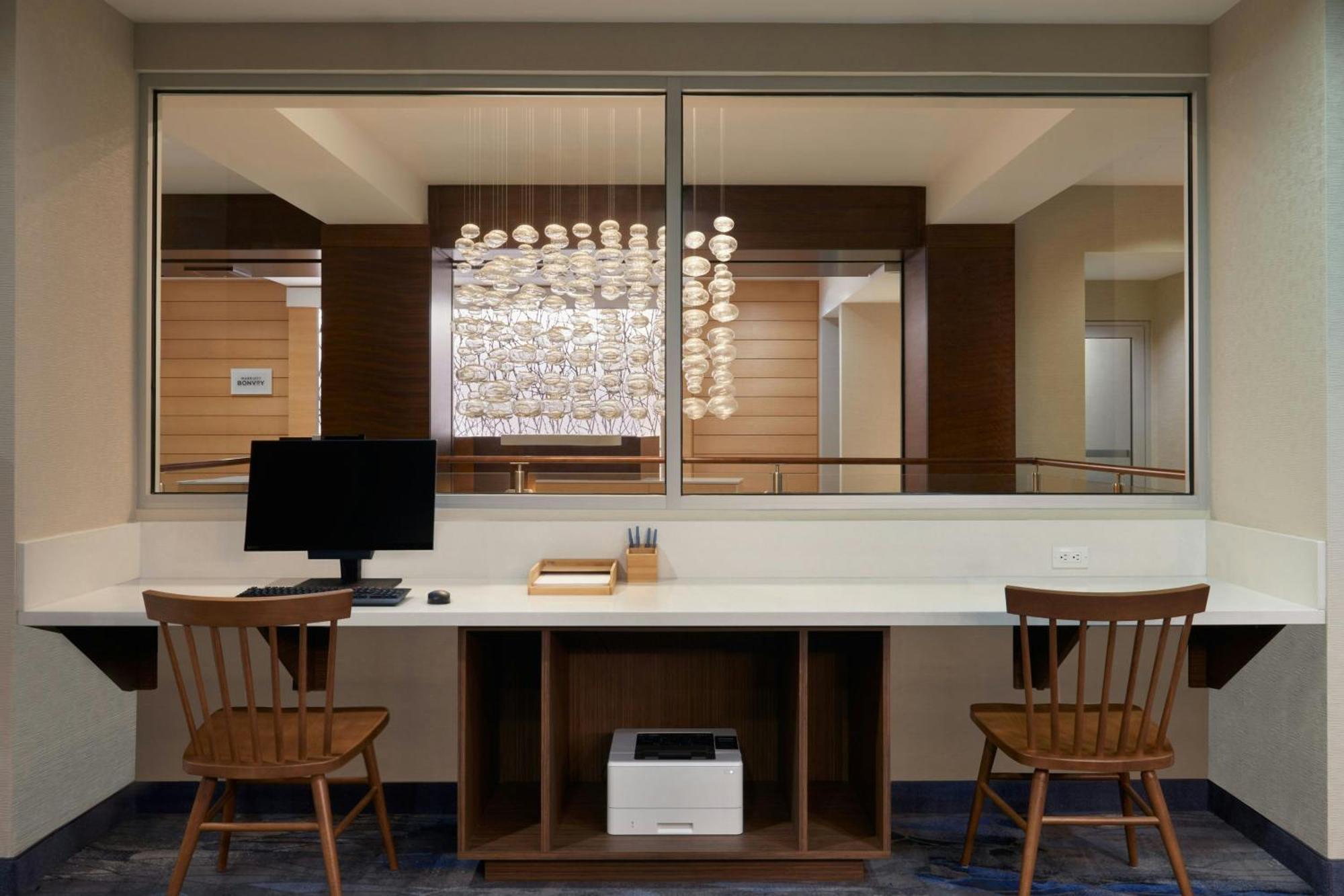 Hotel Fairfield & By Marriott Downtown Calgary