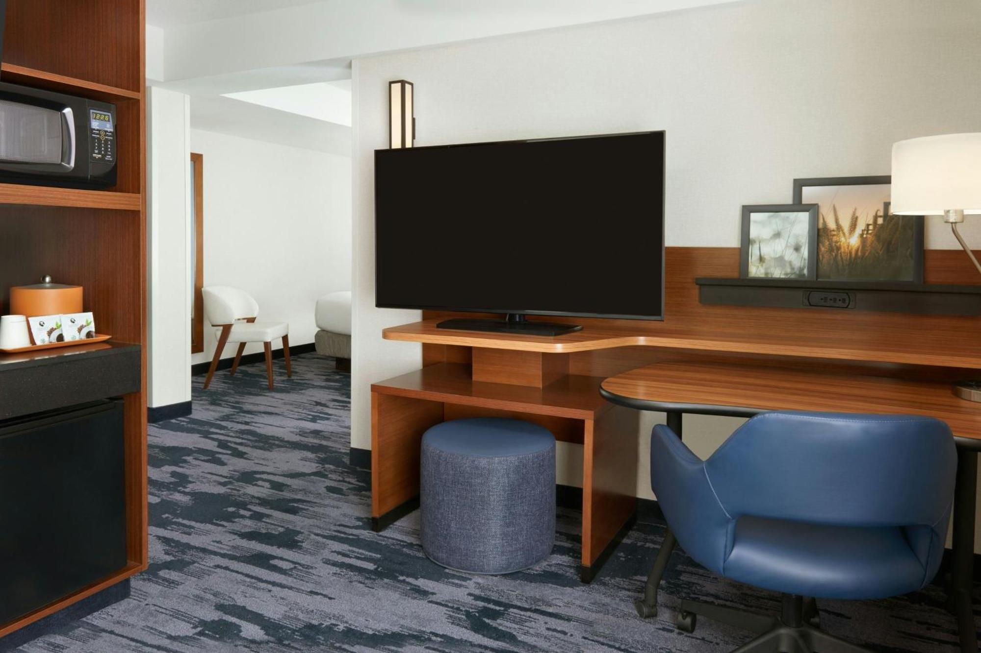 Fairfield & By Marriott Downtown Hotel Calgary