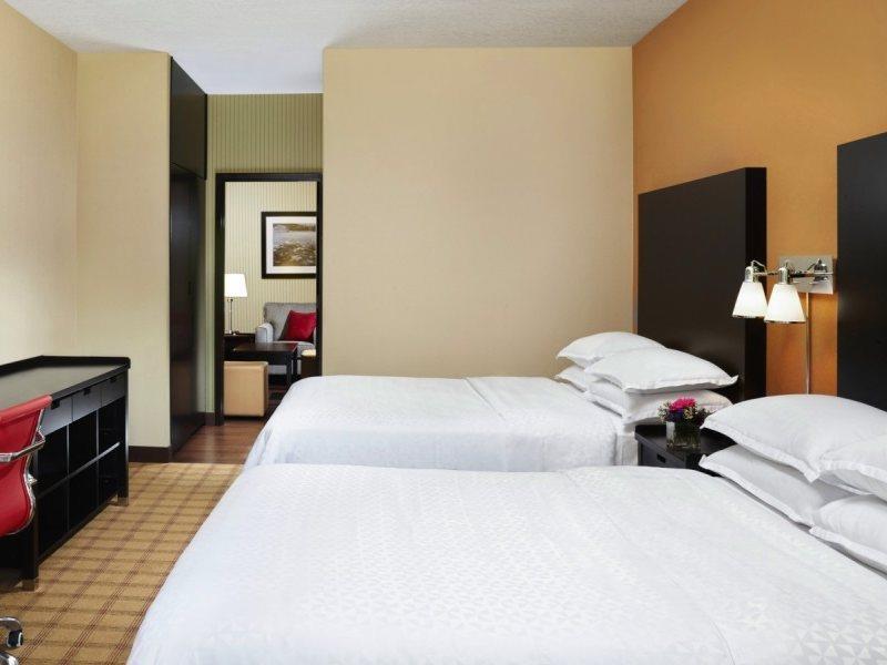 Hotel Four Points By Sheraton & West 3*