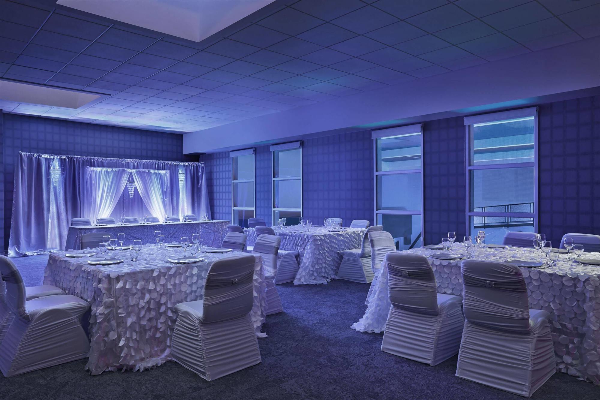 Hotel Aloft Calgary