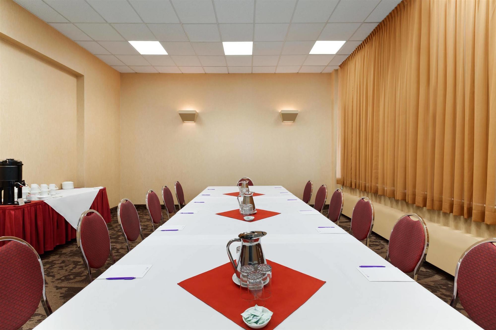 Hotel Western Premier Plaza & Conference Centre