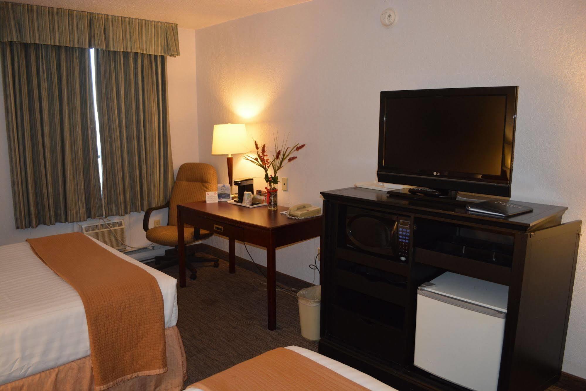Emerald & Airport Hotel Calgary