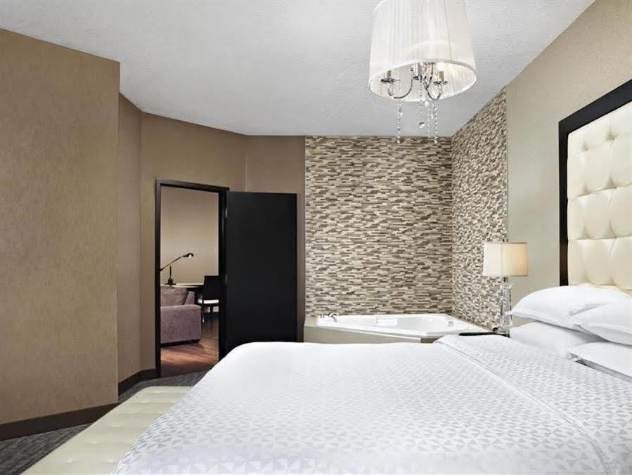 Hotel Four Points By Sheraton & West