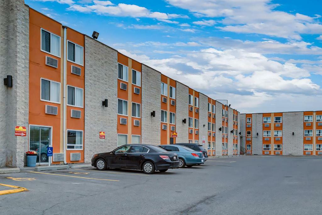 Airport Traveller's Motel 2*