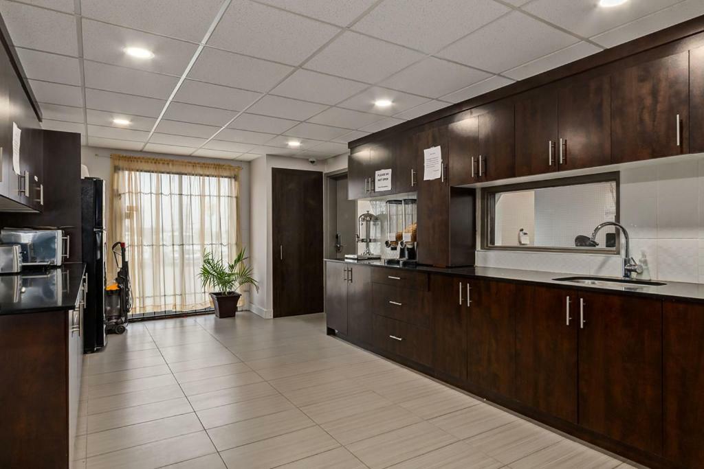 Airport Traveller's Motel Calgary
