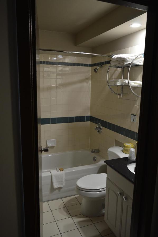 Airport Traveller's Motel 2*